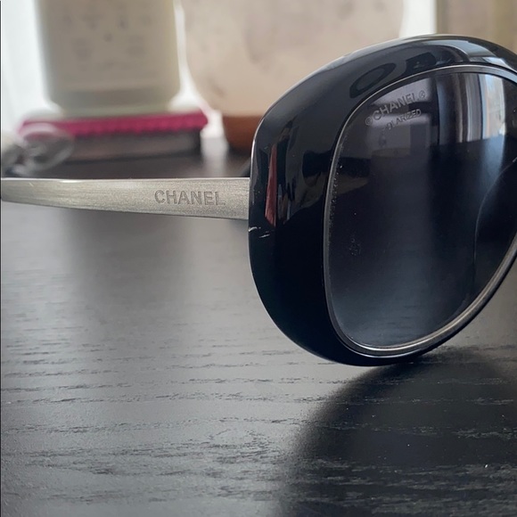 CHANEL Sunglasses - Picture 3 of 5